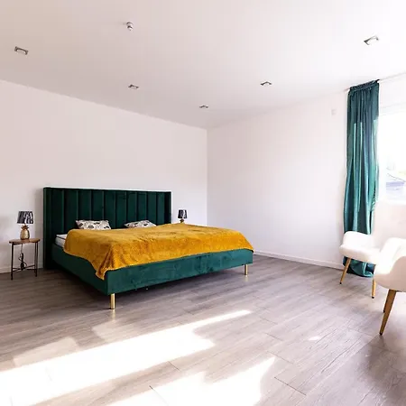 Design Apartment Zentral Fuer 6 In Andernach: Ausblick, Wifi, Kueche Exterior foto