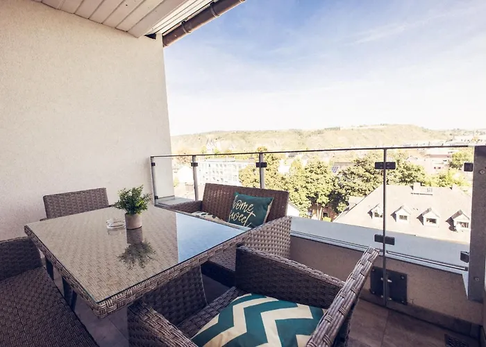 Design Apartment Zentral Fuer 6 In Andernach: Ausblick, Wifi, Kueche