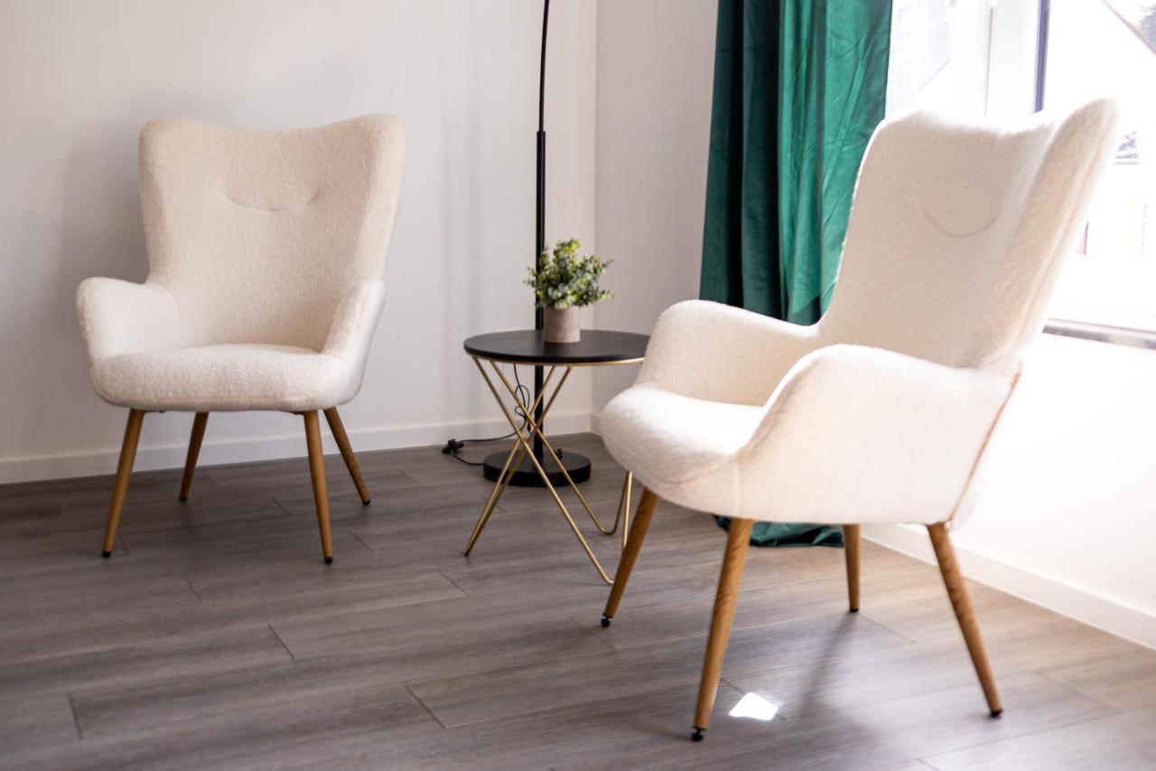 Design Zentral Fuer 6 In Andernach: Ausblick, Wifi, Kueche Apartment