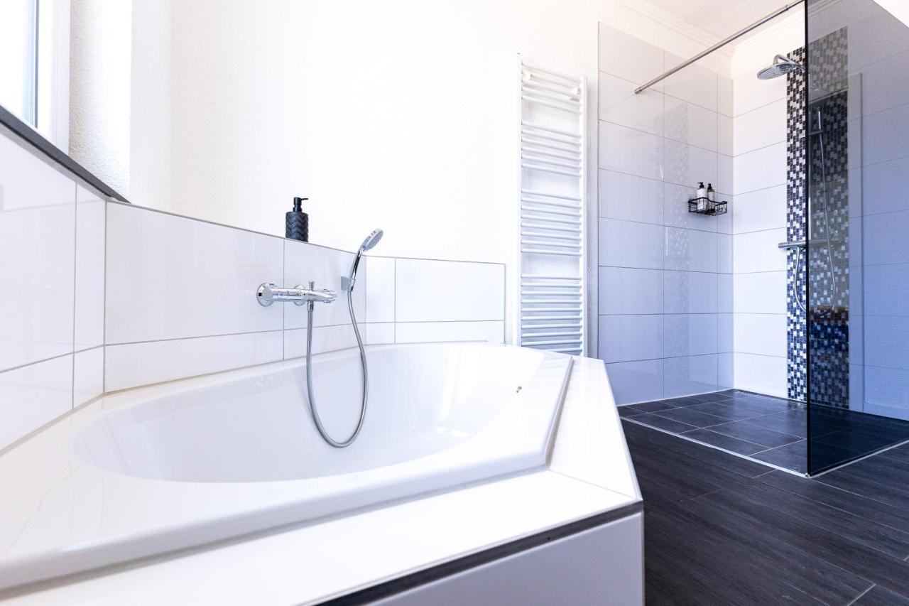 Design Zentral Fuer 6 In Andernach: Ausblick, Wifi, Kueche *