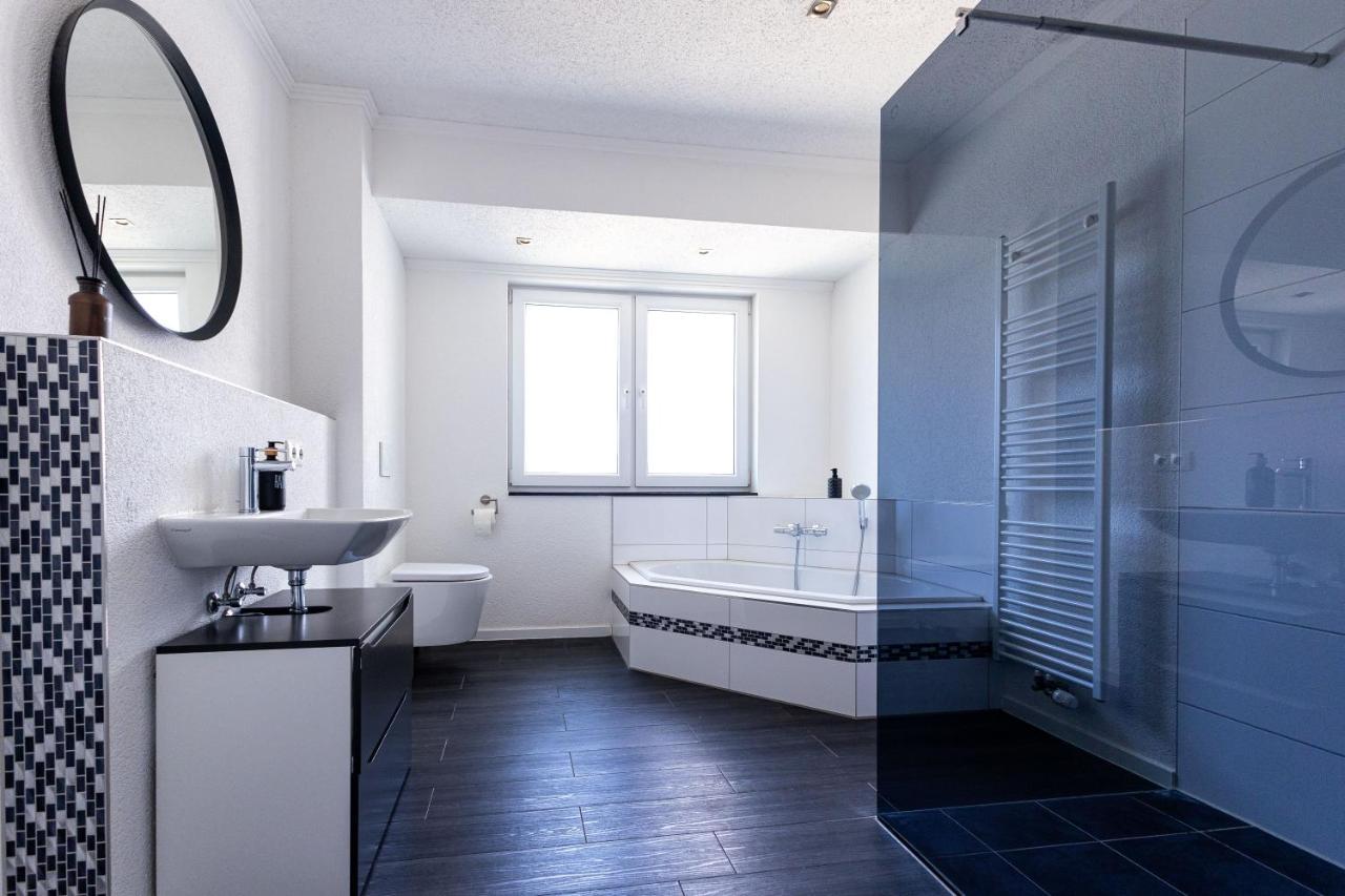 Design Zentral Fuer 6 In Andernach: Ausblick, Wifi, Kueche